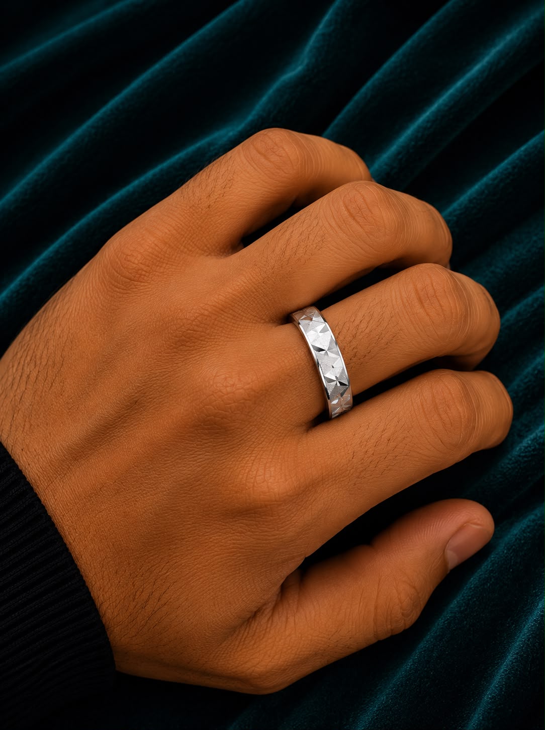 Silver Diamond-Cut Ring